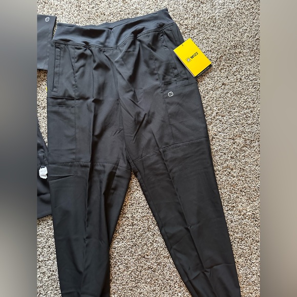 Wonderwink. Women’s scrub set. Various sizes - Picture 6 of 6